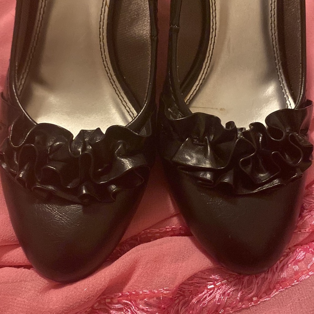 Life Stride Black 2 in pumps